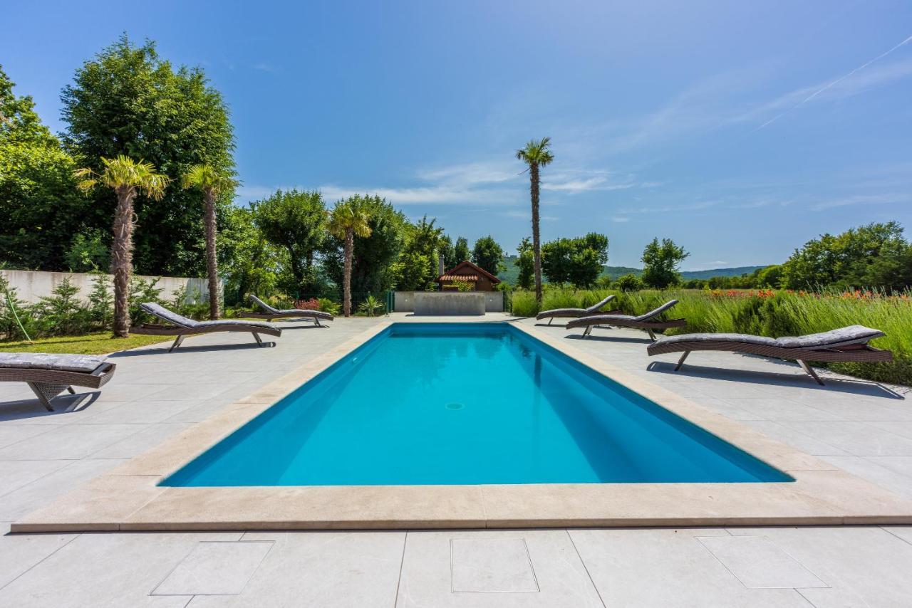 Palma With Heated Private Pool Hébergement de vacances